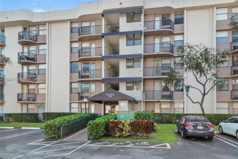 Condominio en venta en Coral Springs, Florida, 1 dormitorio, 57.51 m2 № 1993200 - foto 1