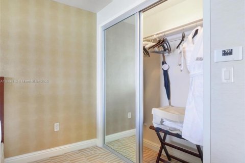 Condominio en venta en Sunny Isles Beach, Florida, 51.19 m2 № 1983526 - foto 7