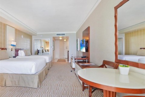 Condominio en venta en Sunny Isles Beach, Florida, 51.19 m2 № 1983526 - foto 4