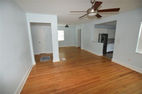 Villa ou maison à louer à Belle Isle, Floride: 3 chambres, 101.64 m2 № 2414023 - photo 8