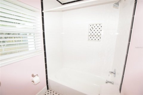 Villa ou maison à louer à Belle Isle, Floride: 3 chambres, 101.64 m2 № 2414023 - photo 21