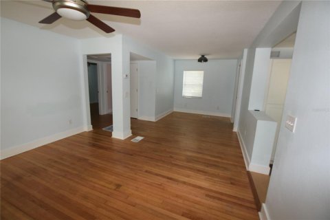 Villa ou maison à louer à Belle Isle, Floride: 3 chambres, 101.64 m2 № 2414023 - photo 11