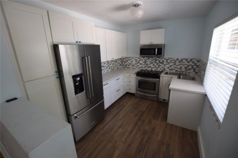 Villa ou maison à louer à Belle Isle, Floride: 3 chambres, 101.64 m2 № 2414023 - photo 12