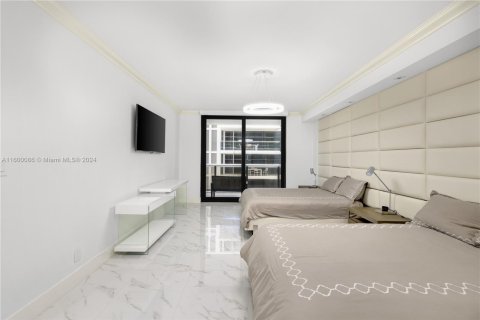 Condo in Surfside, Florida, 2 bedrooms  № 1875278 - photo 3