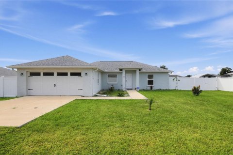House in Inverness, Florida 3 bedrooms, 113.15 sq.m. № 2394387