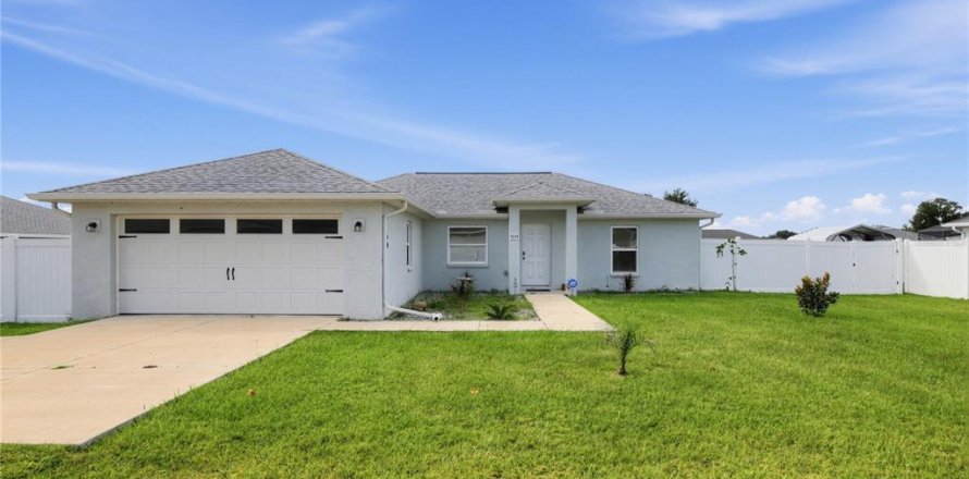 House in Inverness, Florida 3 bedrooms, 113.15 sq.m. № 2394387