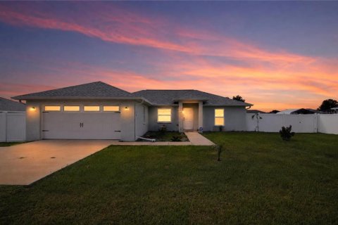 House in Inverness, Florida 3 bedrooms, 113.15 sq.m. № 2394387 - photo 2
