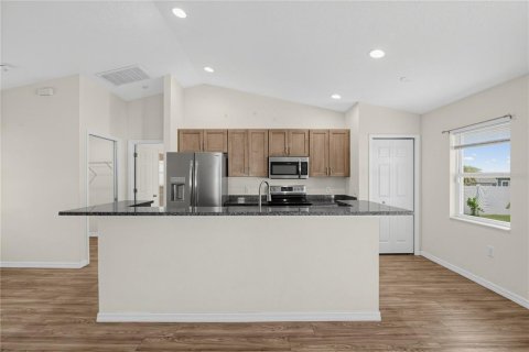 House in Inverness, Florida 3 bedrooms, 113.15 sq.m. № 2394387 - photo 12