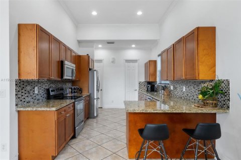 Casa en alquiler en Miramar, Florida, 4 dormitorios, 243.13 m2 № 2052148 - foto 4