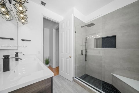 Casa en alquiler en Miramar, Florida, 4 dormitorios, 243.13 m2 № 2052148 - foto 9