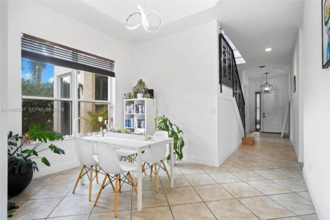 Casa en alquiler en Miramar, Florida, 4 dormitorios, 243.13 m2 № 2052148 - foto 2