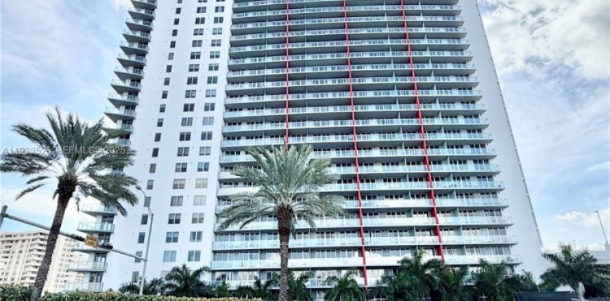 Condo in Hallandale Beach, Florida, 2 bedrooms  № 1991443