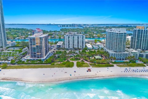 Condo in Miami Beach, Florida, 1 bedroom № 2059338 - photo 2