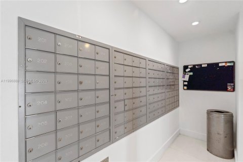 Condo in Miami Beach, Florida, 1 bedroom № 2059338 - photo 29