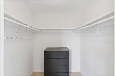 Condo in Miami Beach, Florida, 1 bedroom № 2059338 - photo 18