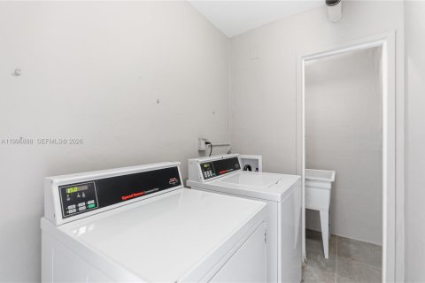 Condo in Miami Beach, Florida, 1 bedroom № 2059338 - photo 28