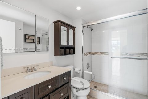 Condo in Miami Beach, Florida, 1 bedroom № 2059338 - photo 16