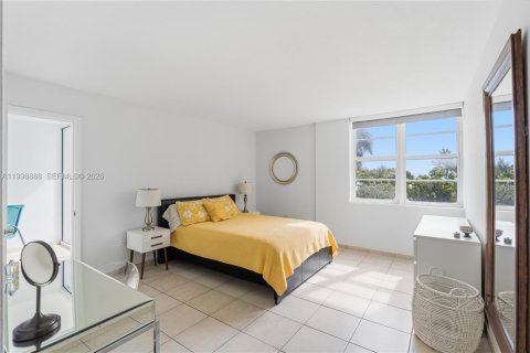 Condo in Miami Beach, Florida, 1 bedroom № 2059338 - photo 14