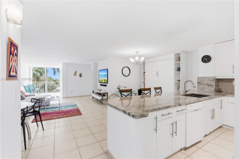 Condo in Miami Beach, Florida, 1 bedroom  № 2059338