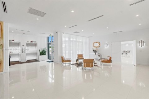 Condo in Miami Beach, Florida, 1 bedroom № 2059338 - photo 22