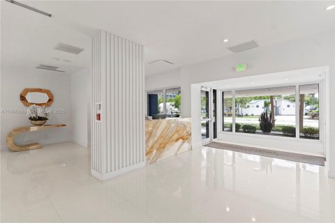 Condo in Miami Beach, Florida, 1 bedroom № 2059338 - photo 21