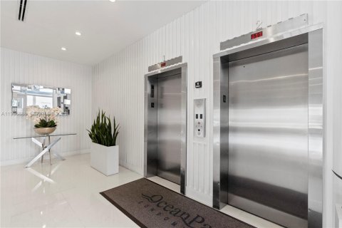 Condo in Miami Beach, Florida, 1 bedroom № 2059338 - photo 30