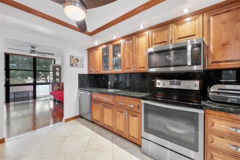 Купить кондоминиум в Халландейл-Бич, Флорида 2 спальни, 132.85м2, № 1969605 - фото 14