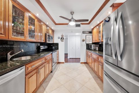 Купить кондоминиум в Халландейл-Бич, Флорида 2 спальни, 132.85м2, № 1969605 - фото 15