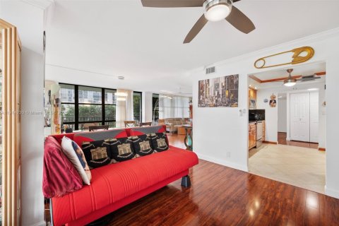 Купить кондоминиум в Халландейл-Бич, Флорида 2 спальни, 132.85м2, № 1969605 - фото 18