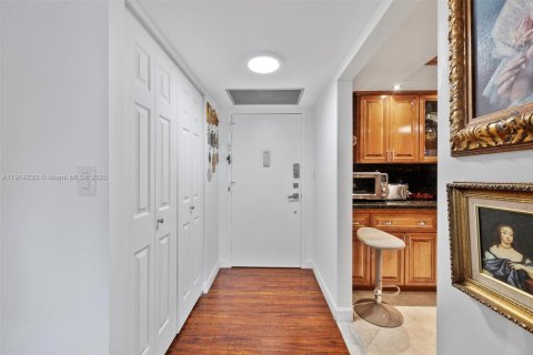 Купить кондоминиум в Халландейл-Бич, Флорида 2 спальни, 132.85м2, № 1969605 - фото 11