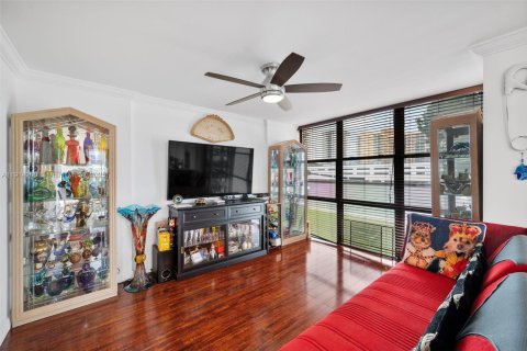 Купить кондоминиум в Халландейл-Бич, Флорида 2 спальни, 132.85м2, № 1969605 - фото 17