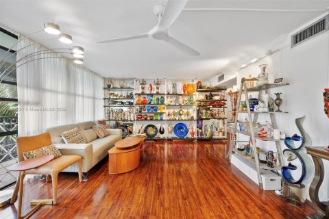 Купить кондоминиум в Халландейл-Бич, Флорида 2 спальни, 132.85м2, № 1969605 - фото 19