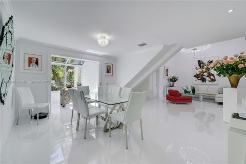 Casa en venta en Miami, Florida, 4 dormitorios, 253.62 m2 № 1766519 - foto 13