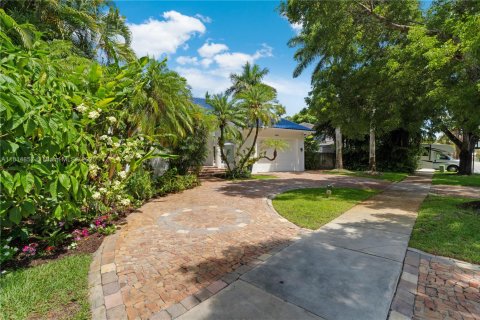 Casa en venta en Miami, Florida, 4 dormitorios, 253.62 m2 № 1766519 - foto 3