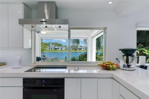 Casa en venta en Miami, Florida, 4 dormitorios, 253.62 m2 № 1766519 - foto 25