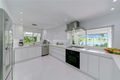 Casa en venta en Miami, Florida, 4 dormitorios, 253.62 m2 № 1766519 - foto 23