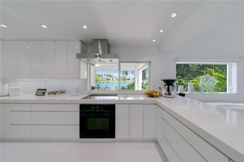 Casa en venta en Miami, Florida, 4 dormitorios, 253.62 m2 № 1766519 - foto 24