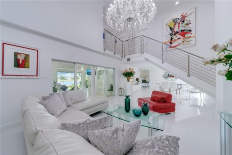 Casa en venta en Miami, Florida, 4 dormitorios, 253.62 m2 № 1766519 - foto 10