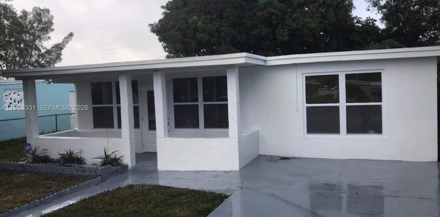 Дом в Опа-Локка, Флорида 4 спальни, 115.38м2 № 2009185