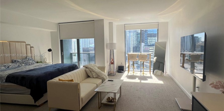 Studio in the Condo in Miami, Florida  № 1963822