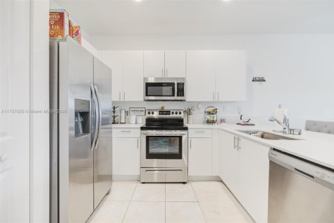 Купить таунхаус в Хомстед, Флорида 3 спальни, 157.66м2, № 1958746 - фото 8