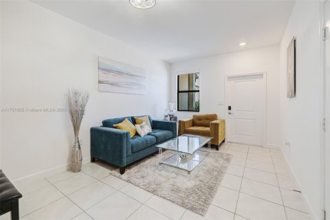 Купить таунхаус в Хомстед, Флорида 3 спальни, 157.66м2, № 1958746 - фото 4