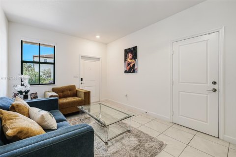 Купить таунхаус в Хомстед, Флорида 3 спальни, 157.66м2, № 1958746 - фото 5