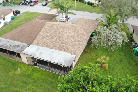 House in Sunrise, Florida 3 bedrooms, 103.86 sq.m. № 1947922 - photo 2