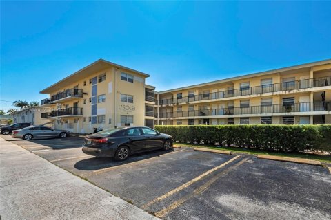 Copropriété à vendre à Hallandale Beach, Floride: 1 chambre, 59.92 m2 № 1867069 - photo 1