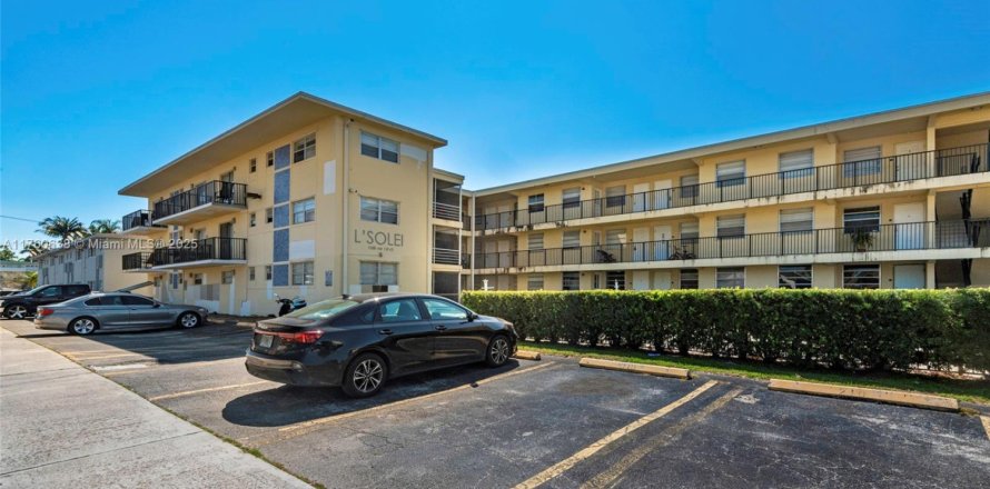 Condo à Hallandale Beach, Floride, 1 chambre  № 1867069