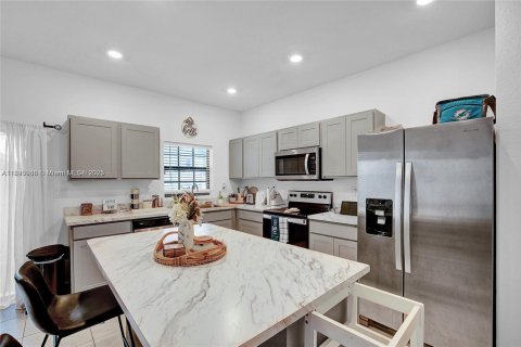 House in Florida City, Florida 3 bedrooms, 136.19 sq.m. № 1871646 - photo 4
