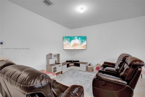 House in Florida City, Florida 3 bedrooms, 136.19 sq.m. № 1871646 - photo 6
