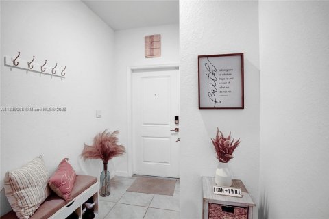 House in Florida City, Florida 3 bedrooms, 136.19 sq.m. № 1871646 - photo 13