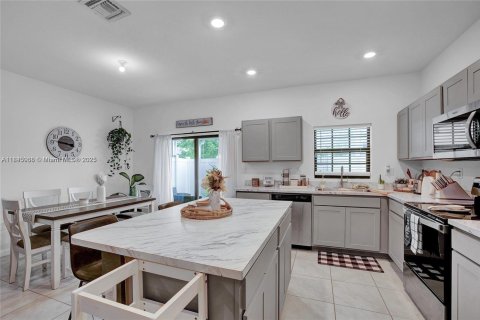 House in Florida City, Florida 3 bedrooms, 136.19 sq.m. № 1871646 - photo 7